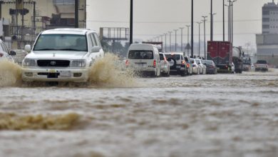 السيول والفيضانات تجتاح السعودية وتكون عاصفة مدارية في سماء المملكة